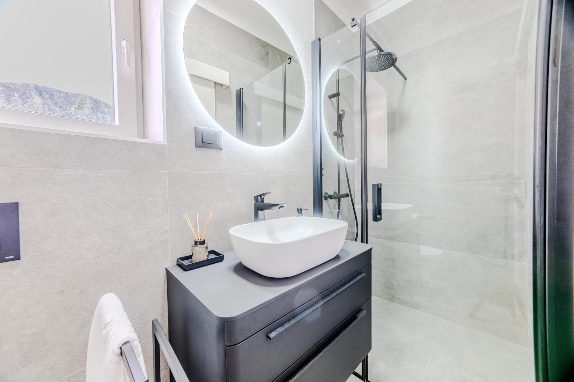 Luxury Marino Near